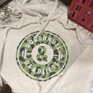 Doughnuts & deadlifts crop camo hoodie size m